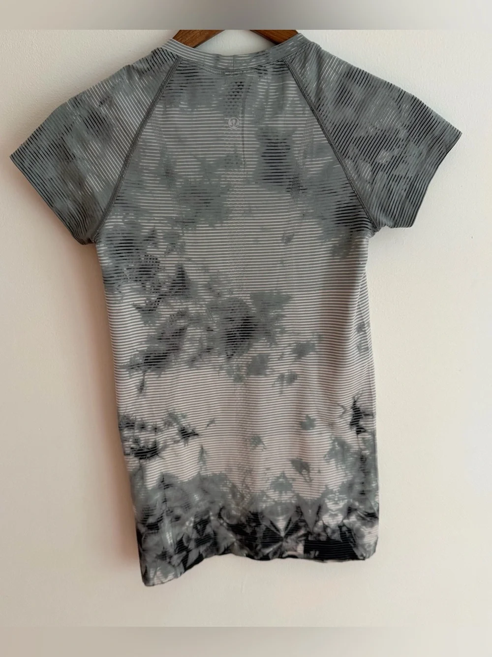 Lululemon Swiftly Tech Short Sleeve Tee Shibori Stripe Graphite Grey Size 4